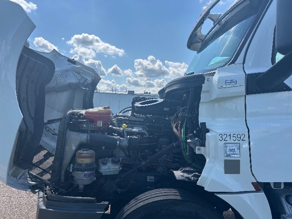 Day Cab Tractor-Heavy Duty Tractors-Freightliner-2019-T12642ST-Richland-MS-336,212\n\t\tmiles-$ 44,000 - Image 16