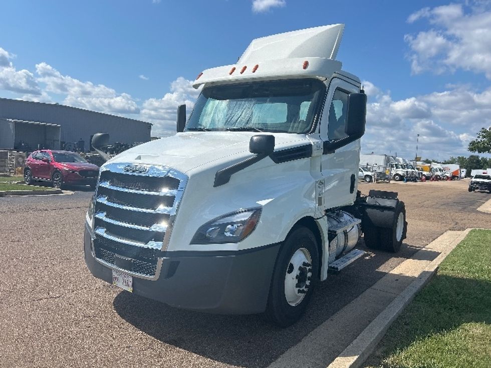 Day Cab Tractor-Heavy Duty Tractors-Freightliner-2019-T12642ST-Richland-MS-336,212\n\t\tmiles-$ 44,000 - Image 3