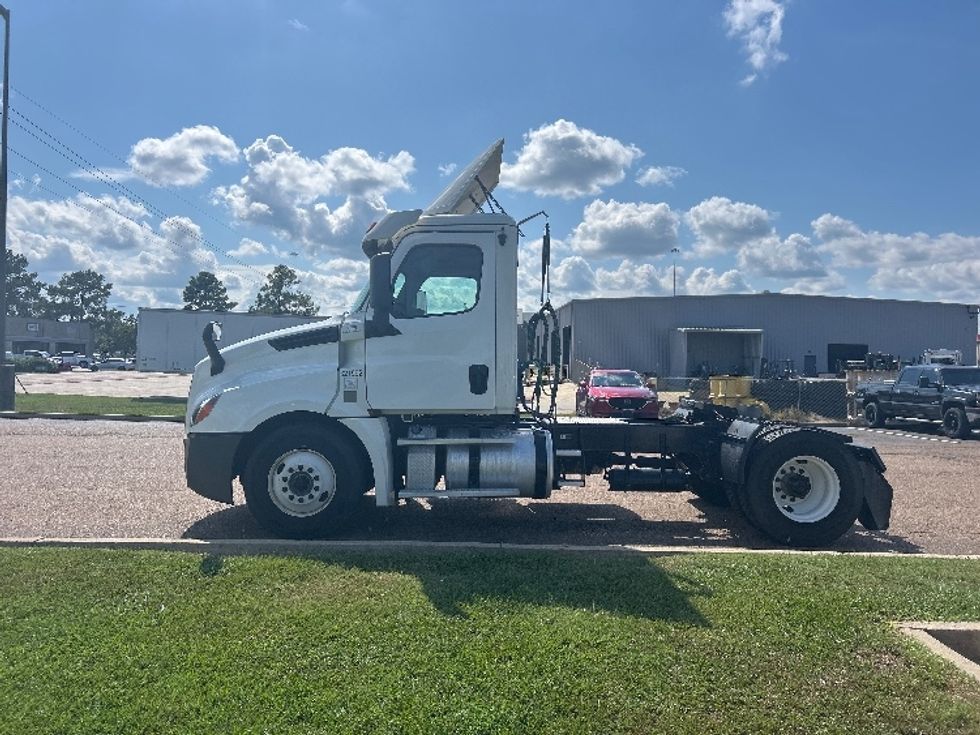 Day Cab Tractor-Heavy Duty Tractors-Freightliner-2019-T12642ST-Richland-MS-336,212\n\t\tmiles-$ 44,000 - Image 4