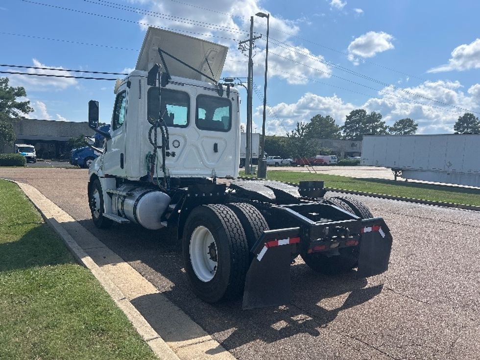 Day Cab Tractor-Heavy Duty Tractors-Freightliner-2019-T12642ST-Richland-MS-336,212\n\t\tmiles-$ 44,000 - Image 5