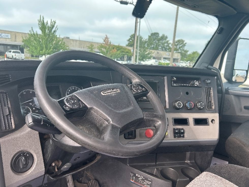 Day Cab Tractor-Heavy Duty Tractors-Freightliner-2019-T12642ST-Richland-MS-368,089\n\t\tmiles-$ 42,250 - Image 10