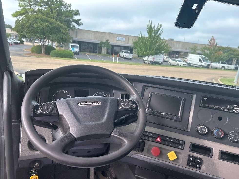 Day Cab Tractor-Heavy Duty Tractors-Freightliner-2019-T12642ST-Richland-MS-368,089\n\t\tmiles-$ 42,250 - Image 11