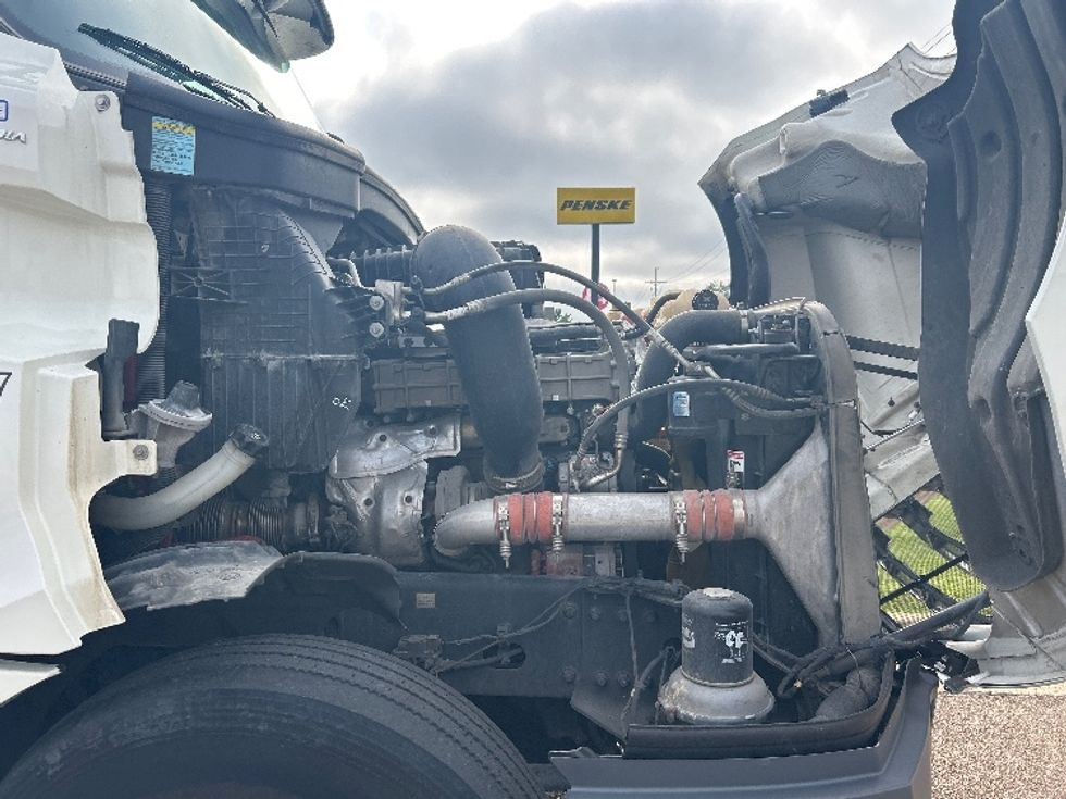 Day Cab Tractor-Heavy Duty Tractors-Freightliner-2019-T12642ST-Richland-MS-368,089\n\t\tmiles-$ 42,250 - Image 15