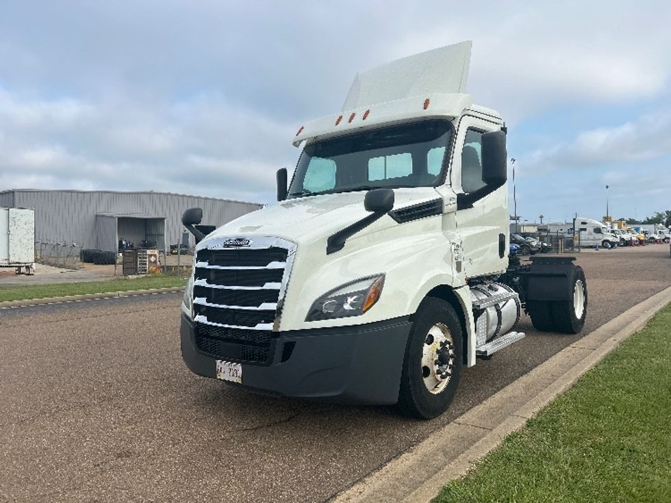 Day Cab Tractor-Heavy Duty Tractors-Freightliner-2019-T12642ST-Richland-MS-368,089\n\t\tmiles-$ 42,250 - Image 3