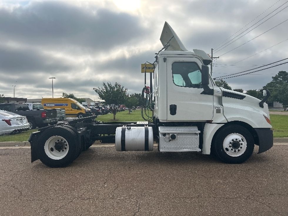 Day Cab Tractor-Heavy Duty Tractors-Freightliner-2019-T12642ST-Richland-MS-368,089\n\t\tmiles-$ 42,250 - Image 8
