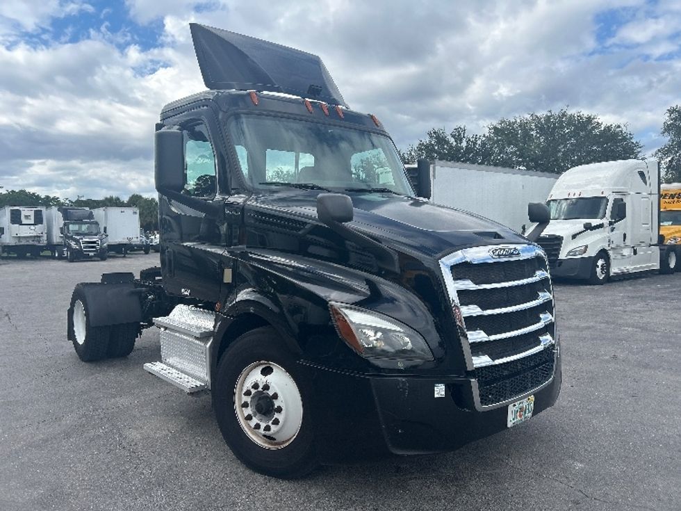 Day Cab Tractor-Heavy Duty Tractors-Freightliner-2019-T12642ST-Riviera Beach-FL-135,002\n\t\tmiles-$ 50,250 - Image 1