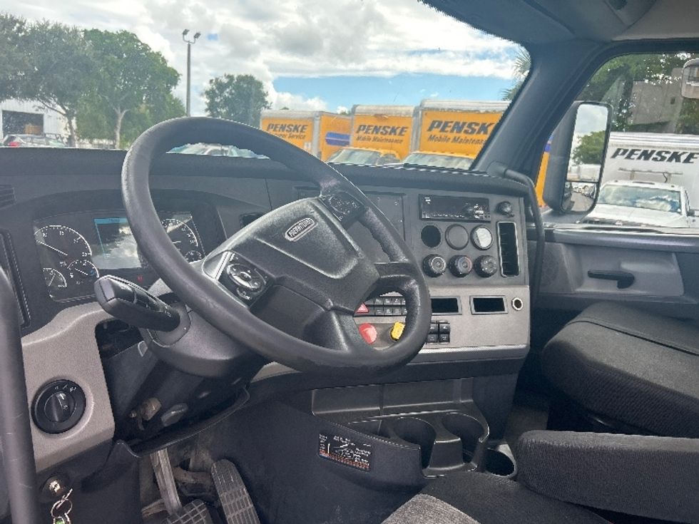 Day Cab Tractor-Heavy Duty Tractors-Freightliner-2019-T12642ST-Riviera Beach-FL-135,002\n\t\tmiles-$ 50,250 - Image 11