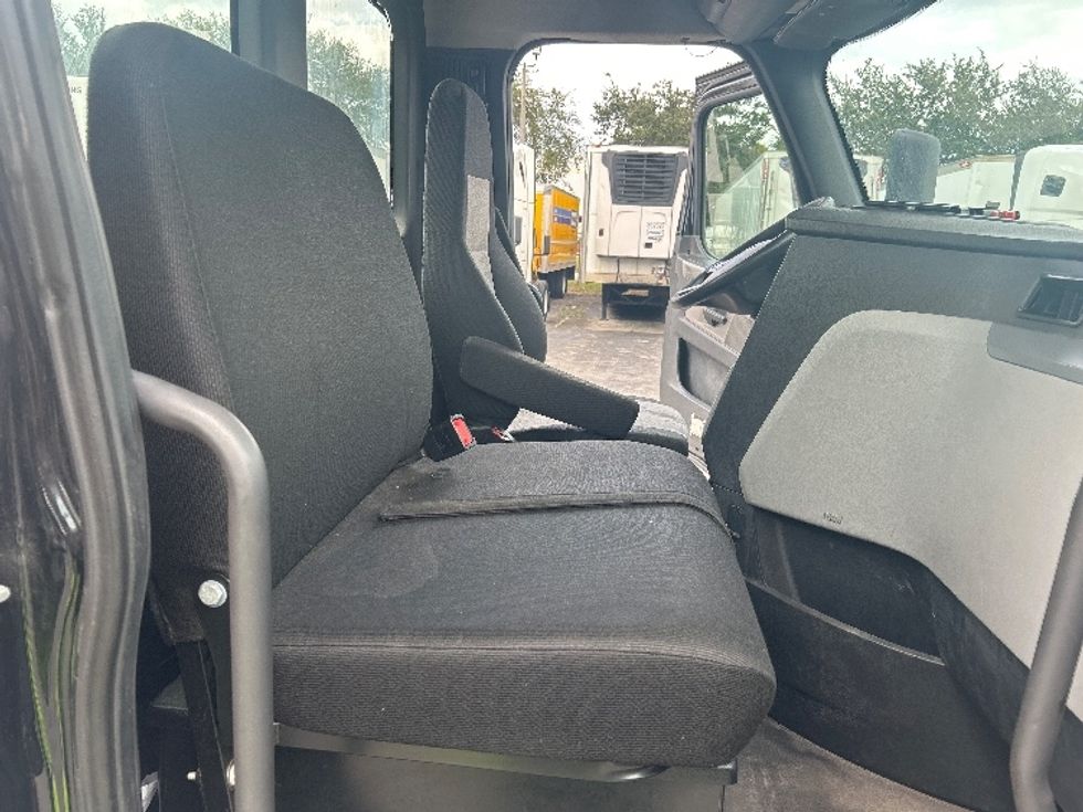 Day Cab Tractor-Heavy Duty Tractors-Freightliner-2019-T12642ST-Riviera Beach-FL-135,002\n\t\tmiles-$ 50,250 - Image 13