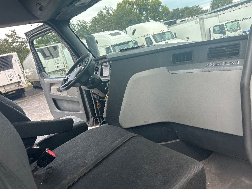 Day Cab Tractor-Heavy Duty Tractors-Freightliner-2019-T12642ST-Riviera Beach-FL-135,002\n\t\tmiles-$ 50,250 - Image 14