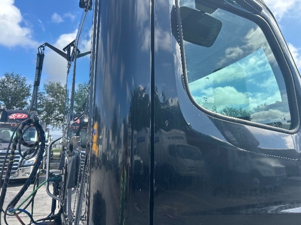 Day Cab Tractor-Heavy Duty Tractors-Freightliner-2019-T12642ST-Riviera Beach-FL-135,002\n\t\tmiles-$ 50,250 - Image 18