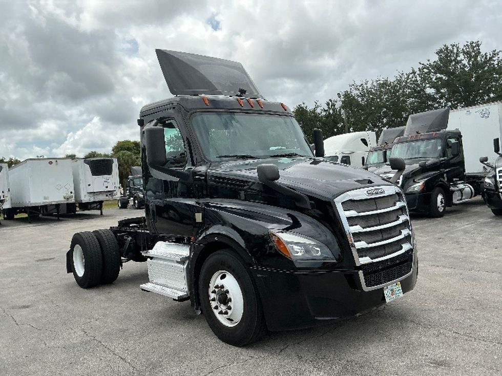Day Cab Tractor-Heavy Duty Tractors-Freightliner-2019-T12642ST-Riviera Beach-FL-186,929\n\t\tmiles-$ 44,500 - Image 1
