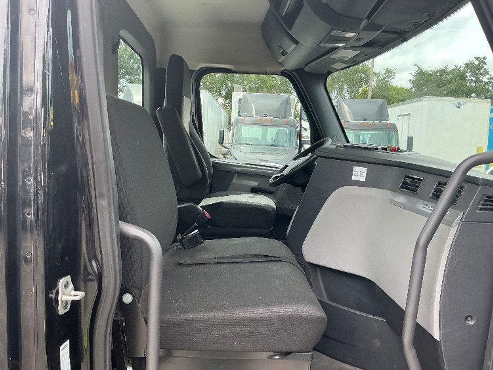 Day Cab Tractor-Heavy Duty Tractors-Freightliner-2019-T12642ST-Riviera Beach-FL-186,929\n\t\tmiles-$ 44,500 - Image 13