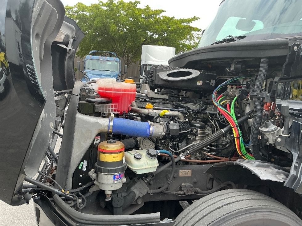 Day Cab Tractor-Heavy Duty Tractors-Freightliner-2019-T12642ST-Riviera Beach-FL-186,929\n\t\tmiles-$ 44,500 - Image 15