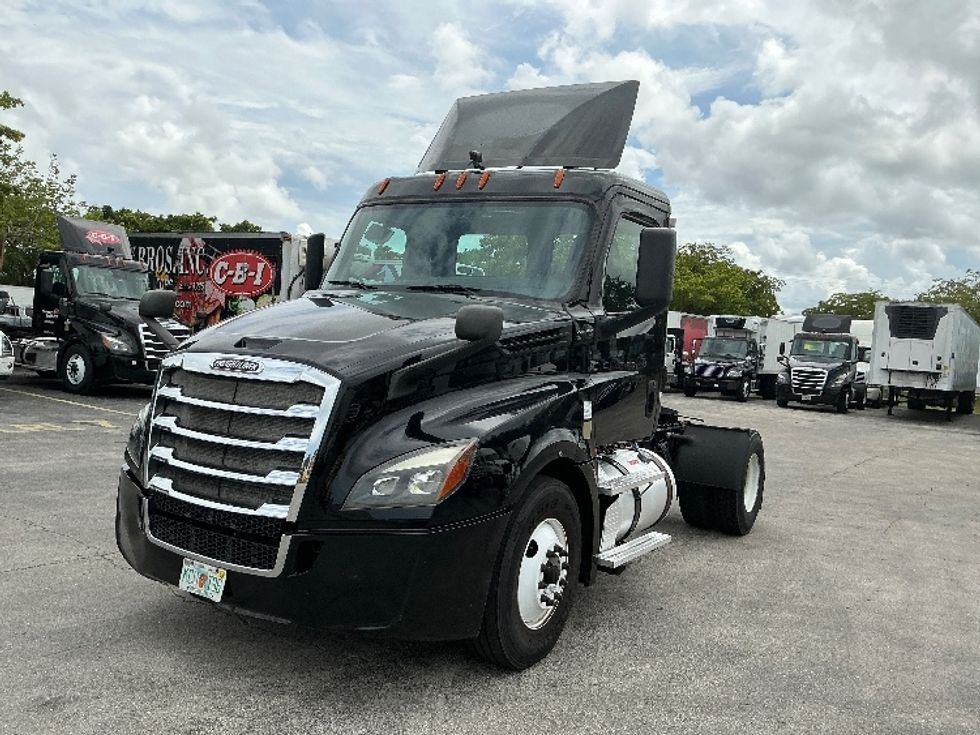 Day Cab Tractor-Heavy Duty Tractors-Freightliner-2019-T12642ST-Riviera Beach-FL-186,929\n\t\tmiles-$ 44,500 - Image 3