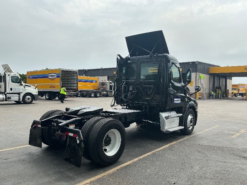 Day Cab Tractor-Heavy Duty Tractors-Freightliner-2019-T12642ST-Riviera Beach-FL-186,929\n\t\tmiles-$ 44,500 - Image 7