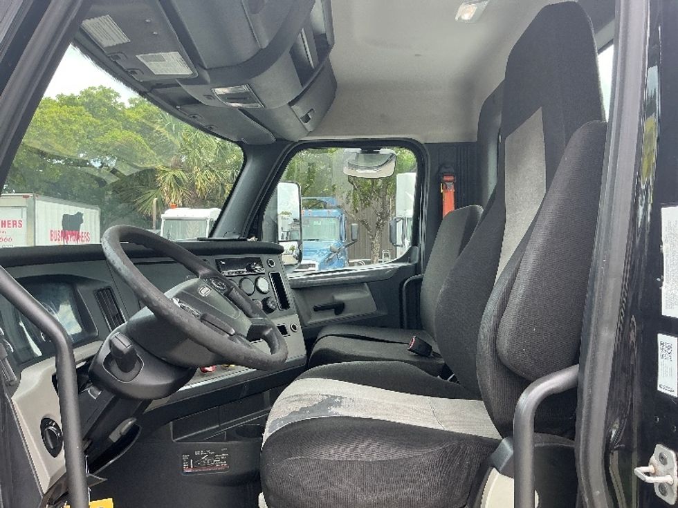 Day Cab Tractor-Heavy Duty Tractors-Freightliner-2019-T12642ST-Riviera Beach-FL-186,929\n\t\tmiles-$ 44,500 - Image 9