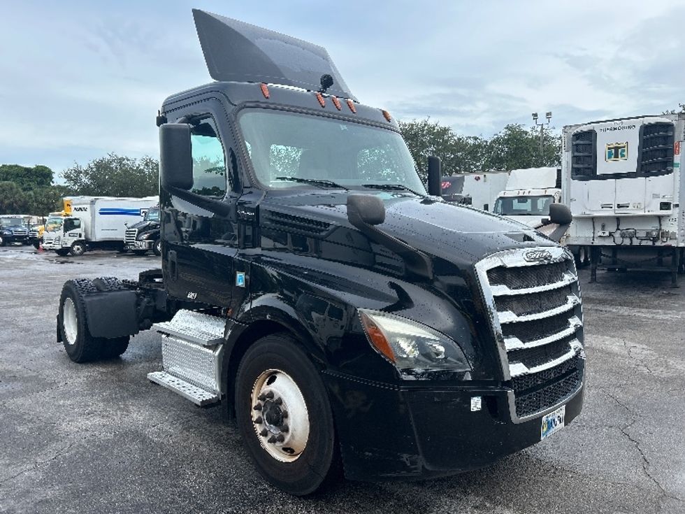 Day Cab Tractor-Heavy Duty Tractors-Freightliner-2019-T12642ST-Riviera Beach-FL-226,391\n\t\tmiles-$ 45,500 - Image 1