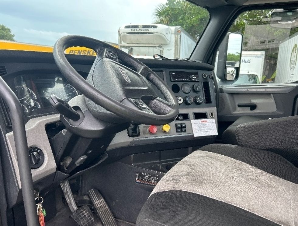Day Cab Tractor-Heavy Duty Tractors-Freightliner-2019-T12642ST-Riviera Beach-FL-226,391\n\t\tmiles-$ 45,500 - Image 10