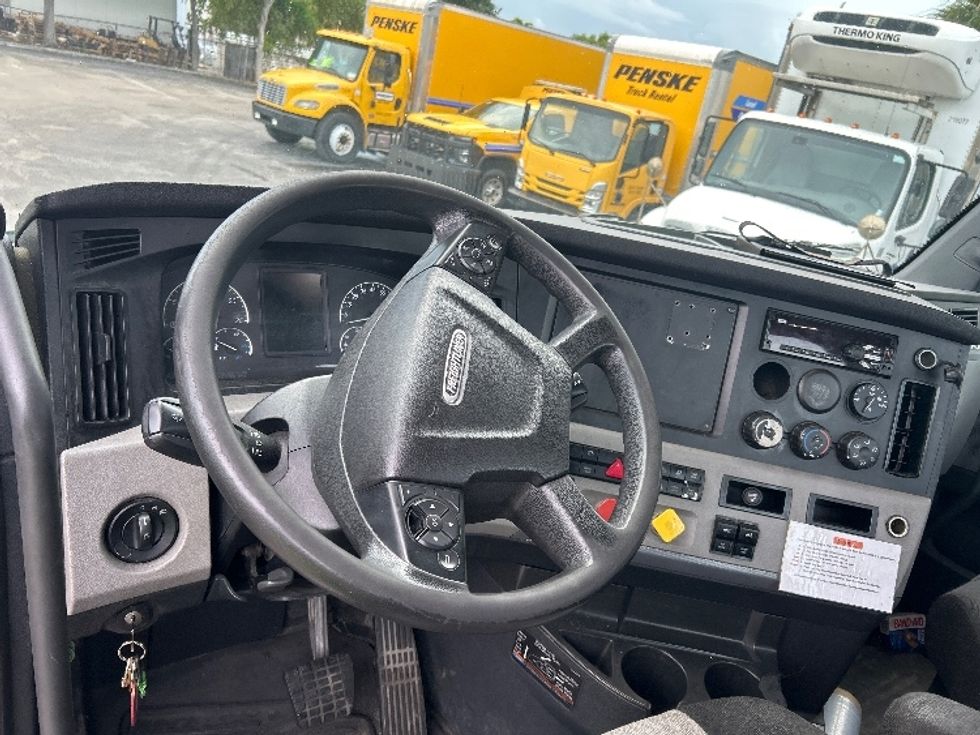 Day Cab Tractor-Heavy Duty Tractors-Freightliner-2019-T12642ST-Riviera Beach-FL-226,391\n\t\tmiles-$ 45,500 - Image 11