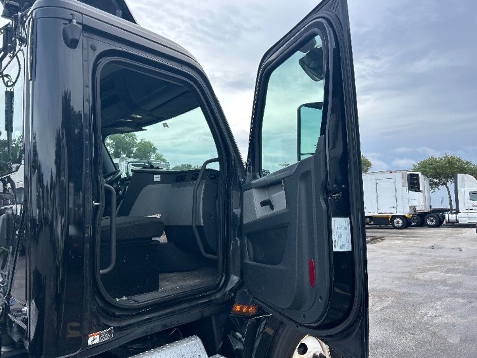 Day Cab Tractor-Heavy Duty Tractors-Freightliner-2019-T12642ST-Riviera Beach-FL-226,391\n\t\tmiles-$ 45,500 - Image 12