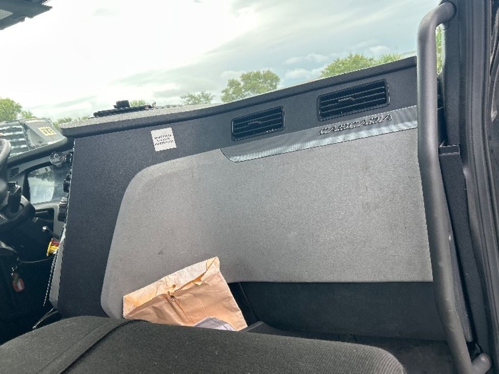 Day Cab Tractor-Heavy Duty Tractors-Freightliner-2019-T12642ST-Riviera Beach-FL-226,391\n\t\tmiles-$ 45,500 - Image 13