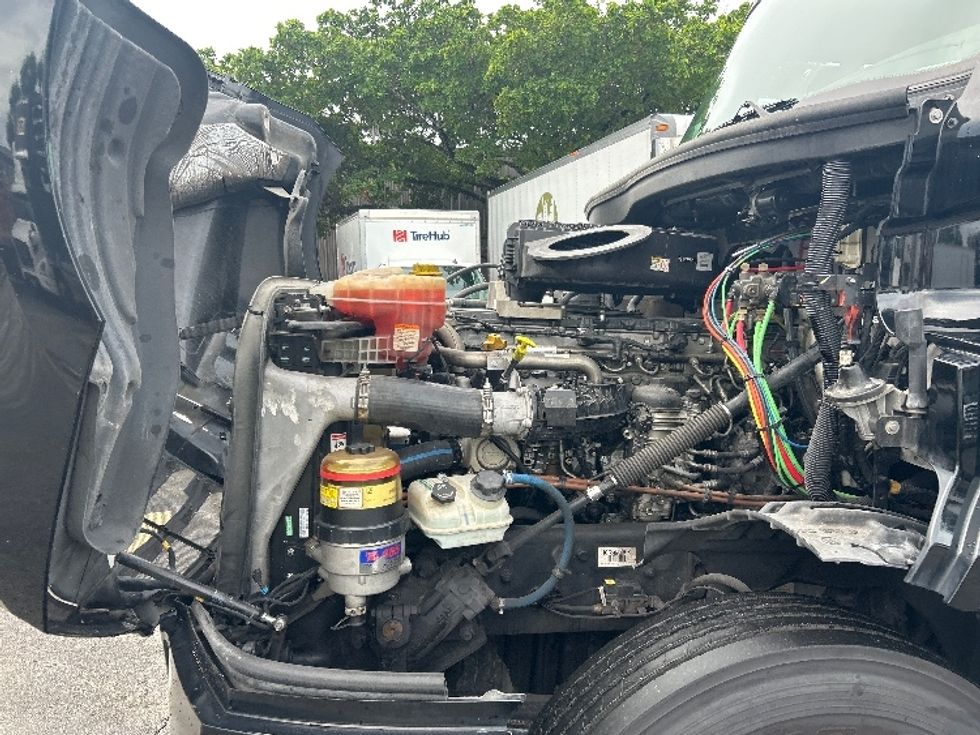 Day Cab Tractor-Heavy Duty Tractors-Freightliner-2019-T12642ST-Riviera Beach-FL-226,391\n\t\tmiles-$ 45,500 - Image 15