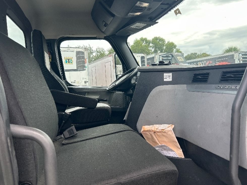 Day Cab Tractor-Heavy Duty Tractors-Freightliner-2019-T12642ST-Riviera Beach-FL-226,391\n\t\tmiles-$ 45,500 - Image 16