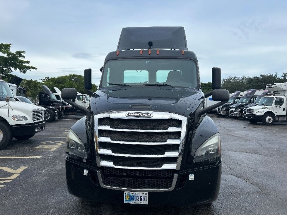 Day Cab Tractor-Heavy Duty Tractors-Freightliner-2019-T12642ST-Riviera Beach-FL-226,391\n\t\tmiles-$ 45,500 - Image 2