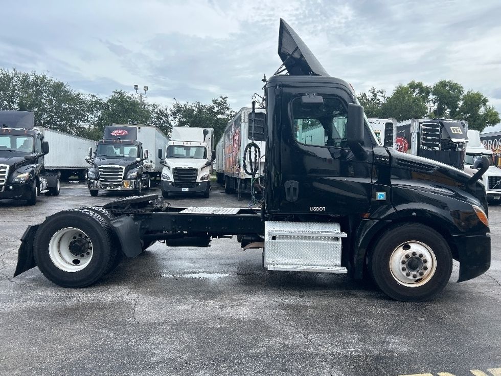 Day Cab Tractor-Heavy Duty Tractors-Freightliner-2019-T12642ST-Riviera Beach-FL-226,391\n\t\tmiles-$ 45,500 - Image 8