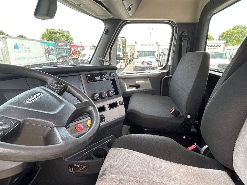 Day Cab Tractor-Heavy Duty Tractors-Freightliner-2019-T12642ST-Riviera Beach-FL-274,895\n\t\tmiles-$ 47,250 - Image 10