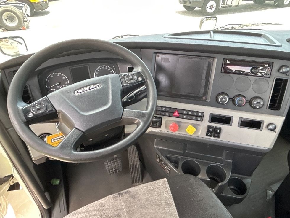 Day Cab Tractor-Heavy Duty Tractors-Freightliner-2019-T12642ST-Riviera Beach-FL-274,895\n\t\tmiles-$ 47,250 - Image 11
