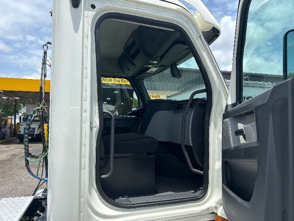 Day Cab Tractor-Heavy Duty Tractors-Freightliner-2019-T12642ST-Riviera Beach-FL-274,895\n\t\tmiles-$ 47,250 - Image 12