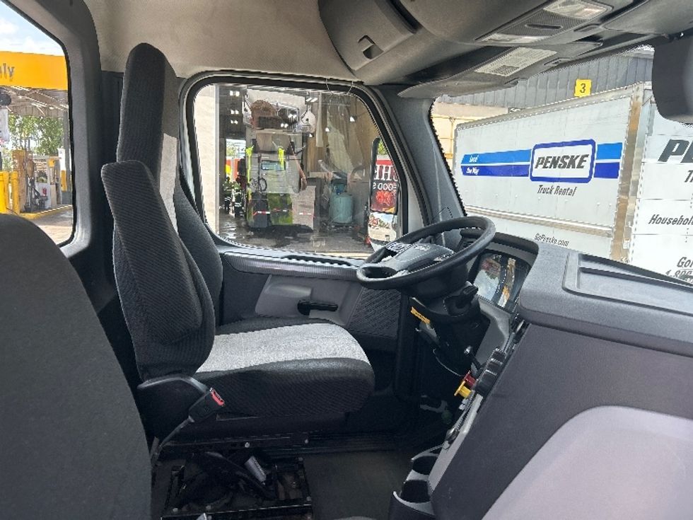 Day Cab Tractor-Heavy Duty Tractors-Freightliner-2019-T12642ST-Riviera Beach-FL-274,895\n\t\tmiles-$ 47,250 - Image 14