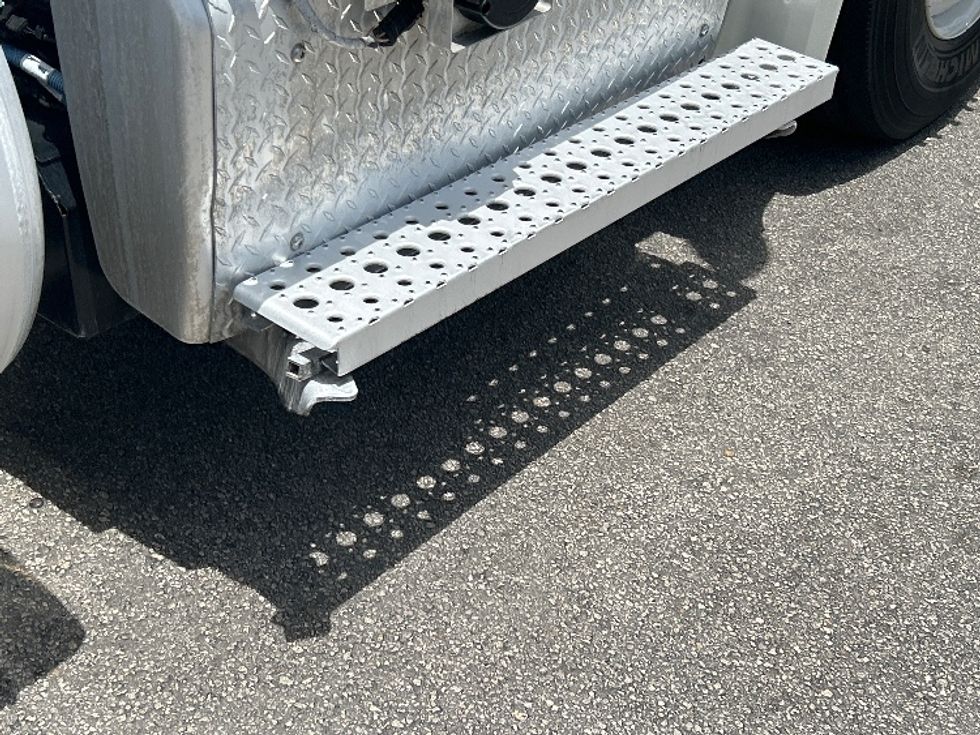 Day Cab Tractor-Heavy Duty Tractors-Freightliner-2019-T12642ST-Riviera Beach-FL-274,895\n\t\tmiles-$ 47,250 - Image 17