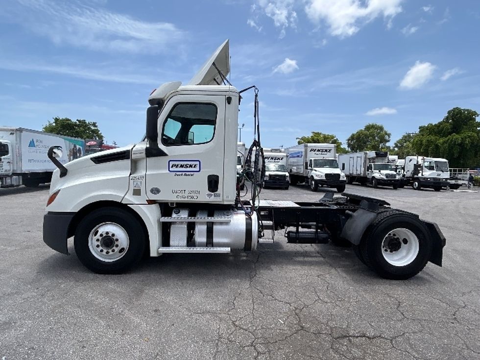 Day Cab Tractor-Heavy Duty Tractors-Freightliner-2019-T12642ST-Riviera Beach-FL-274,895\n\t\tmiles-$ 47,250 - Image 4
