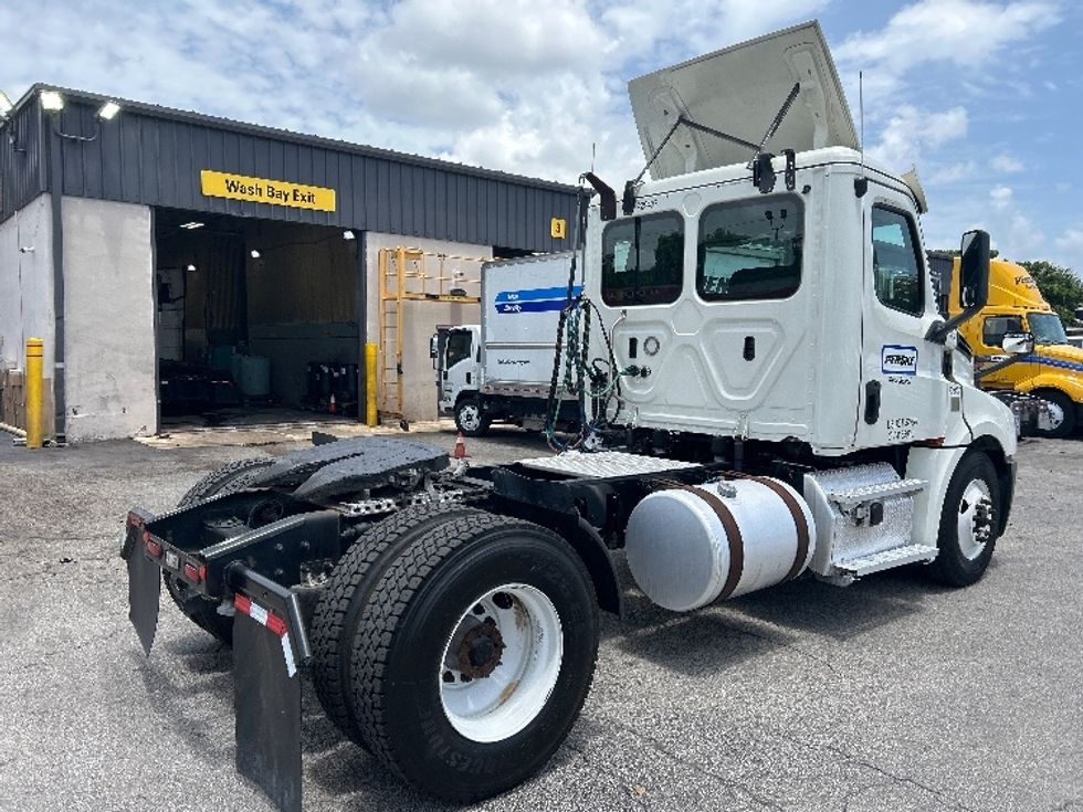 Day Cab Tractor-Heavy Duty Tractors-Freightliner-2019-T12642ST-Riviera Beach-FL-274,895\n\t\tmiles-$ 47,250 - Image 7
