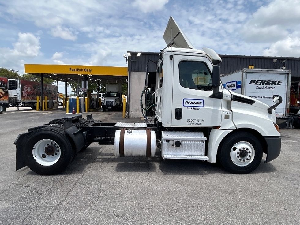 Day Cab Tractor-Heavy Duty Tractors-Freightliner-2019-T12642ST-Riviera Beach-FL-274,895\n\t\tmiles-$ 47,250 - Image 8