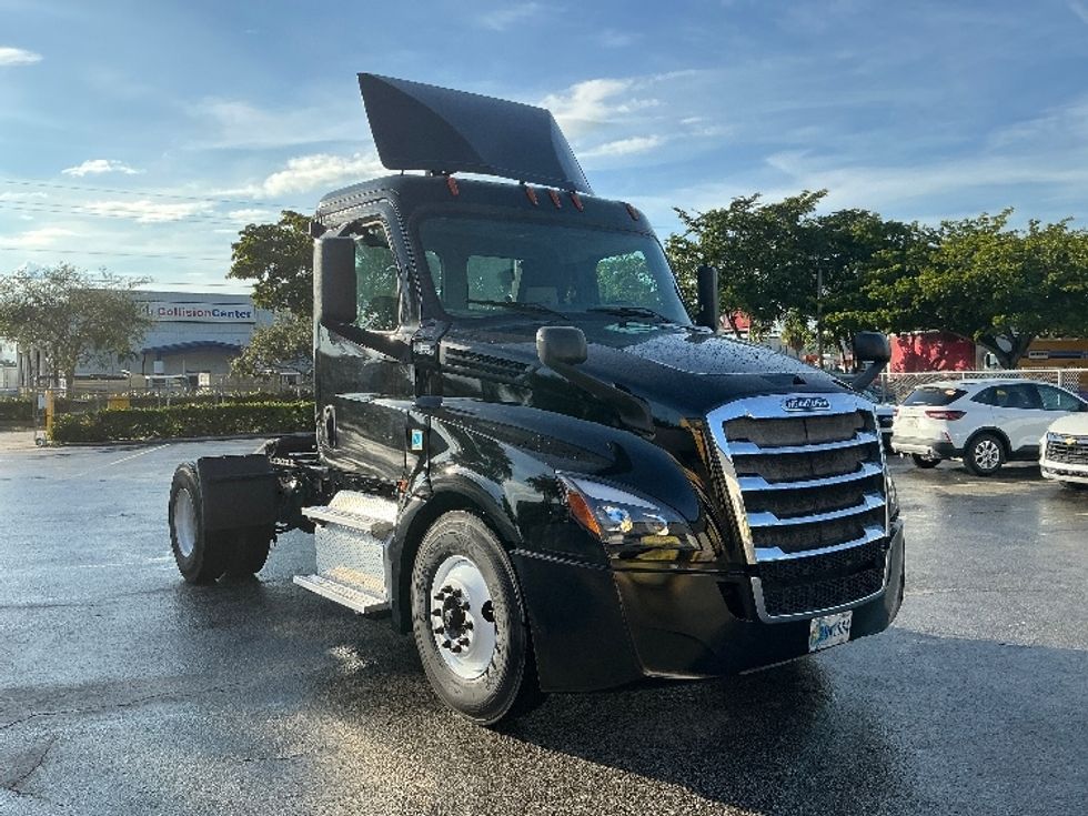 Day Cab Tractor-Heavy Duty Tractors-Freightliner-2019-T12642ST-Riviera Beach-FL-418,267\n\t\tmiles-$ 34,750 - Image 1