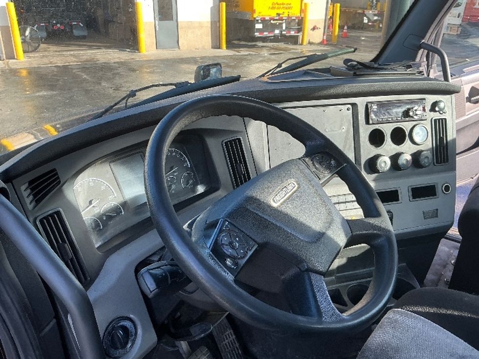 Day Cab Tractor-Heavy Duty Tractors-Freightliner-2019-T12642ST-Riviera Beach-FL-418,267\n\t\tmiles-$ 34,750 - Image 10