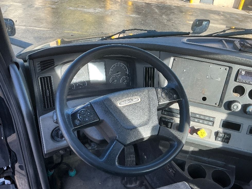 Day Cab Tractor-Heavy Duty Tractors-Freightliner-2019-T12642ST-Riviera Beach-FL-418,267\n\t\tmiles-$ 34,750 - Image 11