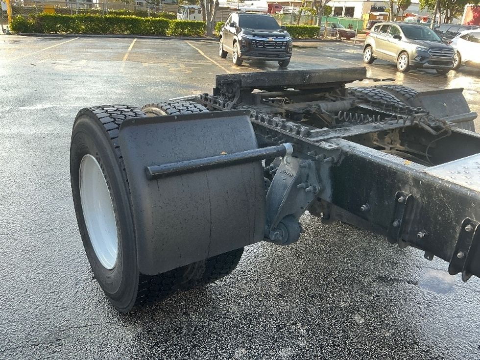 Day Cab Tractor-Heavy Duty Tractors-Freightliner-2019-T12642ST-Riviera Beach-FL-418,267\n\t\tmiles-$ 34,750 - Image 17