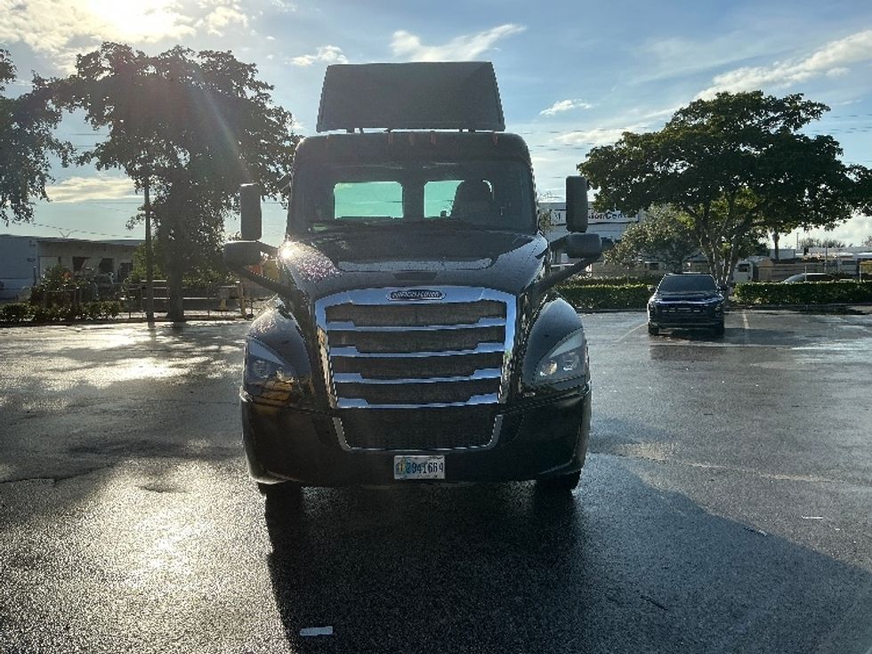 Day Cab Tractor-Heavy Duty Tractors-Freightliner-2019-T12642ST-Riviera Beach-FL-418,267\n\t\tmiles-$ 34,750 - Image 2
