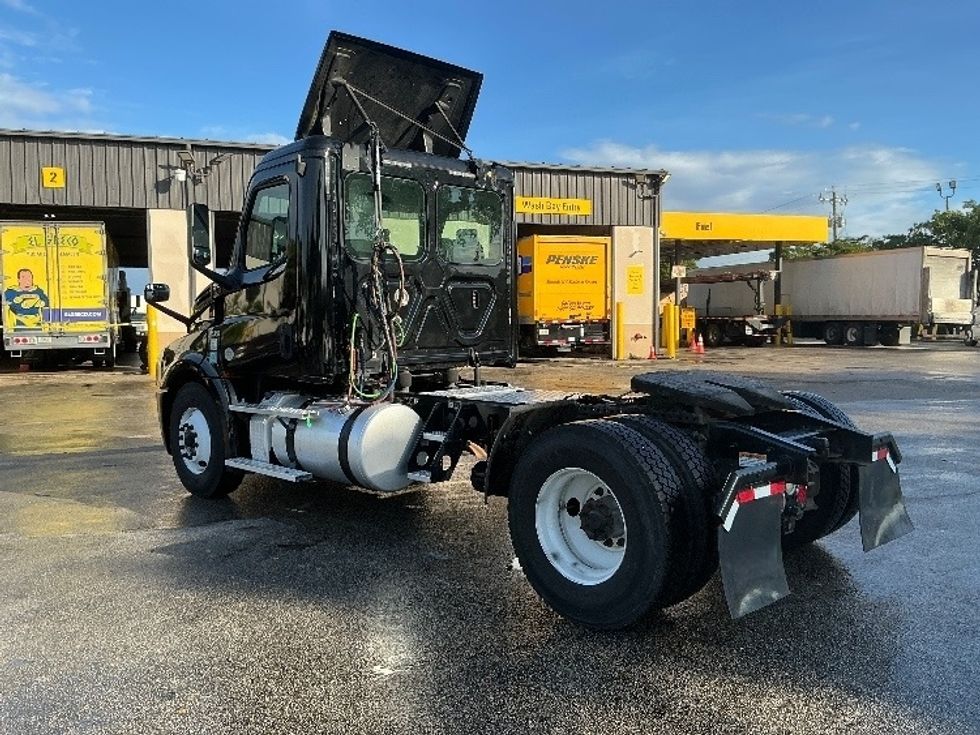 Day Cab Tractor-Heavy Duty Tractors-Freightliner-2019-T12642ST-Riviera Beach-FL-418,267\n\t\tmiles-$ 34,750 - Image 5
