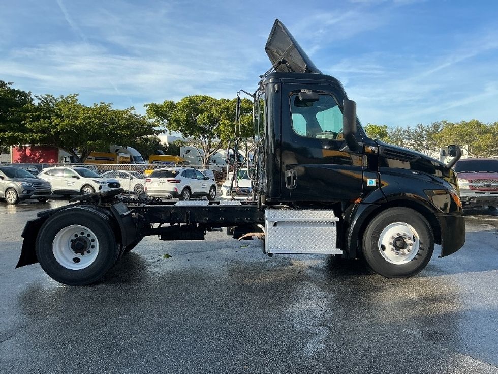 Day Cab Tractor-Heavy Duty Tractors-Freightliner-2019-T12642ST-Riviera Beach-FL-418,267\n\t\tmiles-$ 34,750 - Image 8