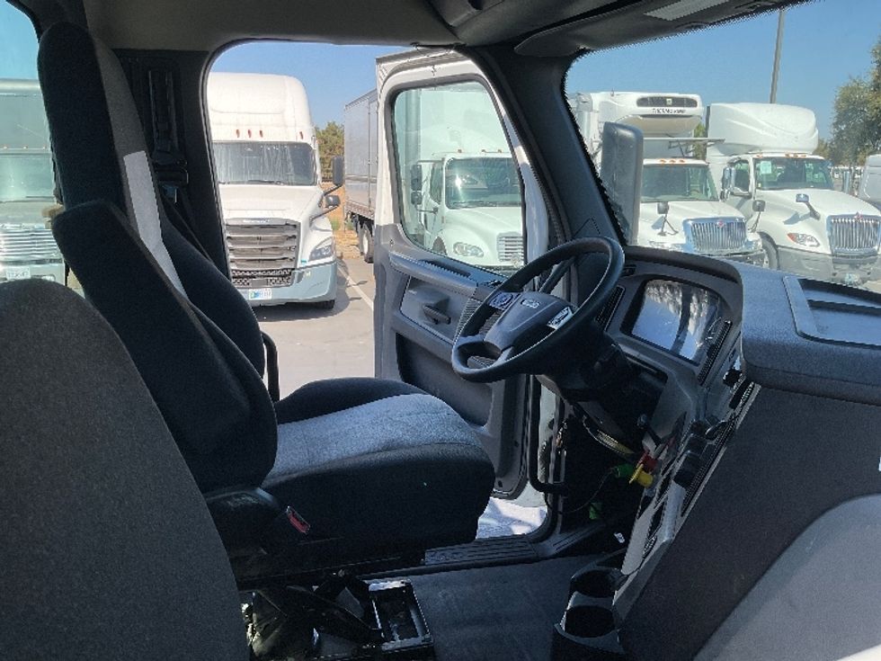 Day Cab Tractor-Heavy Duty Tractors-Freightliner-2019-T12642ST-Sacramento-CA-217,709\n\t\tmiles-$ 55,750 - Image 14