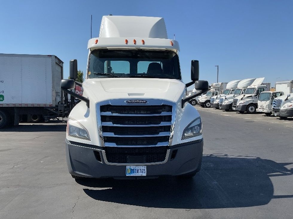 Day Cab Tractor-Heavy Duty Tractors-Freightliner-2019-T12642ST-Sacramento-CA-217,709\n\t\tmiles-$ 55,750 - Image 2