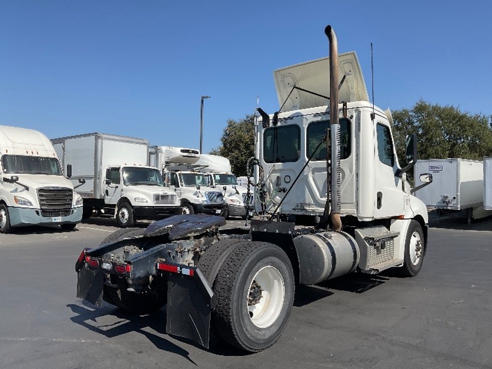 Day Cab Tractor-Heavy Duty Tractors-Freightliner-2019-T12642ST-Sacramento-CA-217,709\n\t\tmiles-$ 55,750 - Image 7
