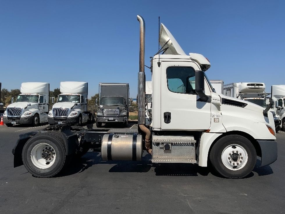 Day Cab Tractor-Heavy Duty Tractors-Freightliner-2019-T12642ST-Sacramento-CA-217,709\n\t\tmiles-$ 55,750 - Image 8