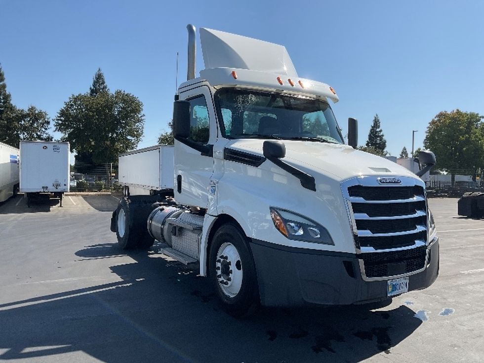 Day Cab Tractor-Heavy Duty Tractors-Freightliner-2019-T12642ST-Sacramento-CA-239,309\n\t\tmiles-$ 54,500 - Image 1