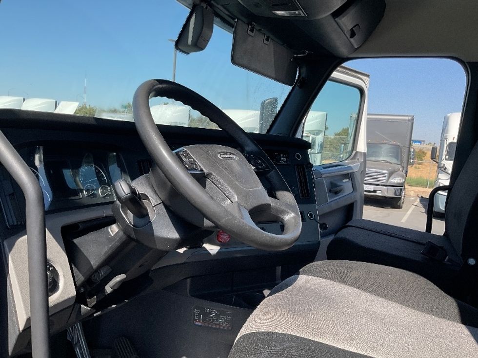 Day Cab Tractor-Heavy Duty Tractors-Freightliner-2019-T12642ST-Sacramento-CA-239,309\n\t\tmiles-$ 54,500 - Image 10